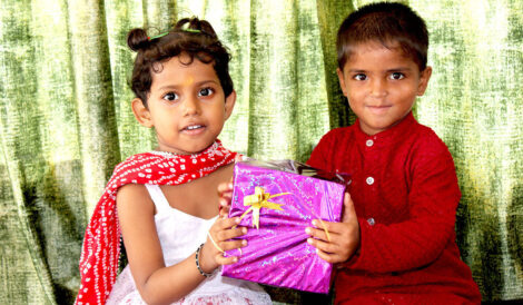 Rakhi00